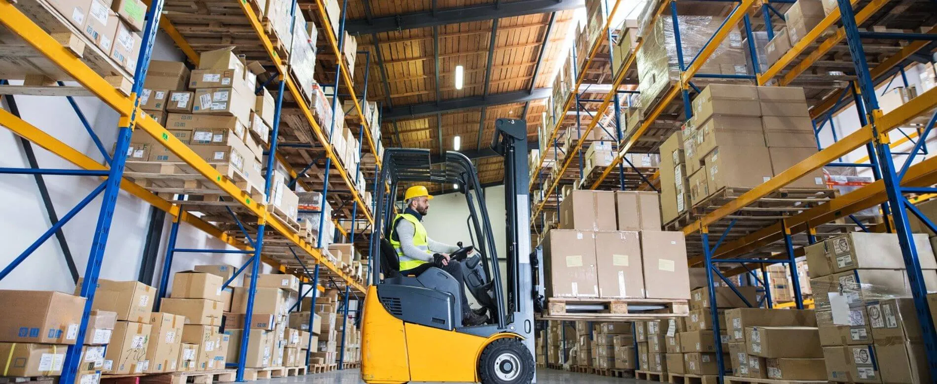 worker using asset tracking in a warehouse