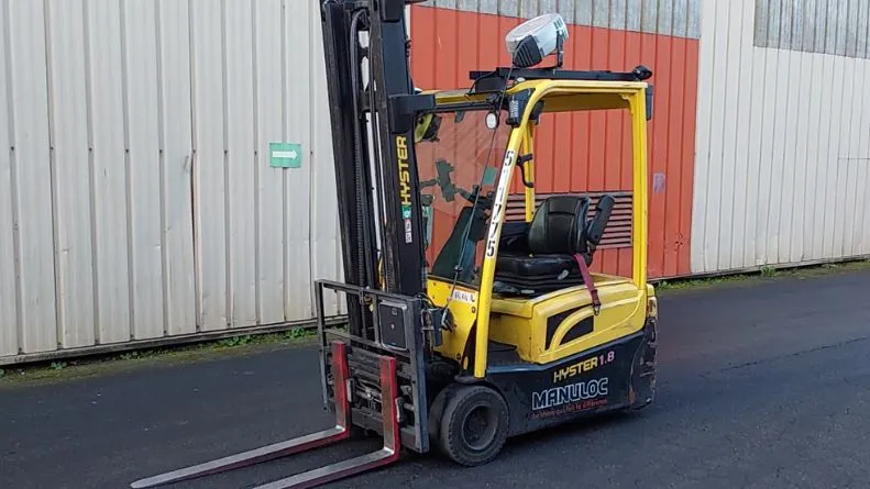 Forklift using LiftTrak technology