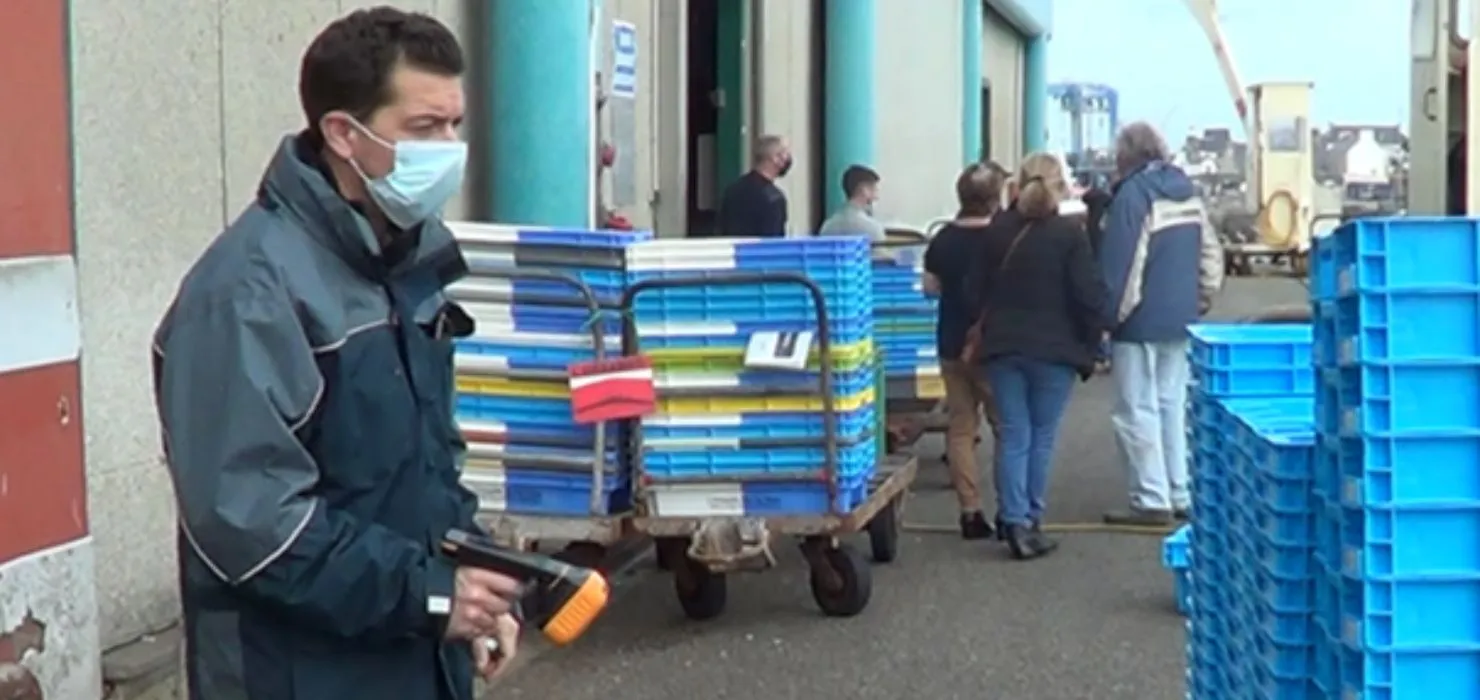 fisherman scanning rfid tags with handheld reader on RTI box