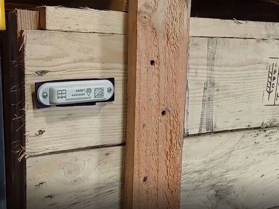 Asset tag on container at Aubert & Duval site